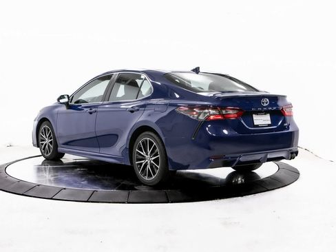 Used 2023 Toyota Camry SE image 3