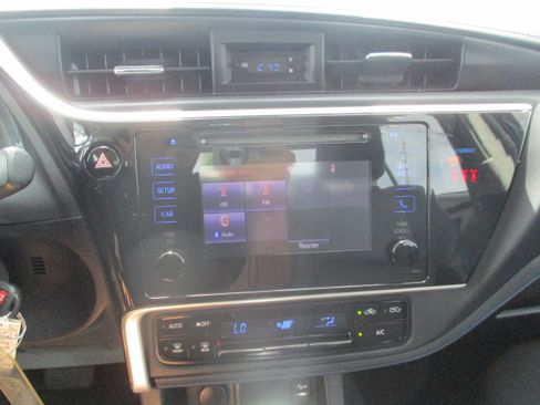 Used 2019 Toyota Corolla SE FWD image 16