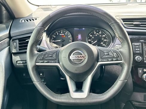 Used 2018 Nissan Rogue SV FWD image 18