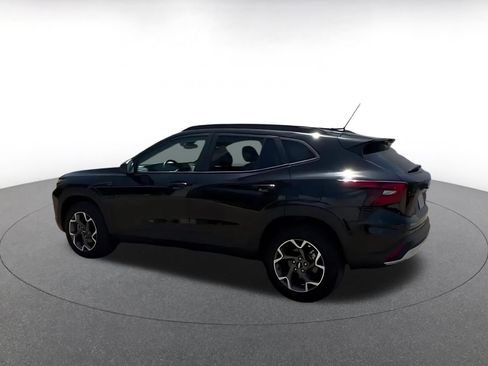 Used 2025 Chevrolet Trax LT w/ LT Convenience Package FWD image 10