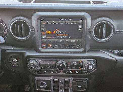 Used 2020 Jeep Gladiator Overland AWD/4WD image 17
