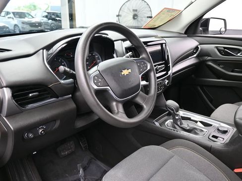 Used 2021 Chevrolet Traverse LS image 10