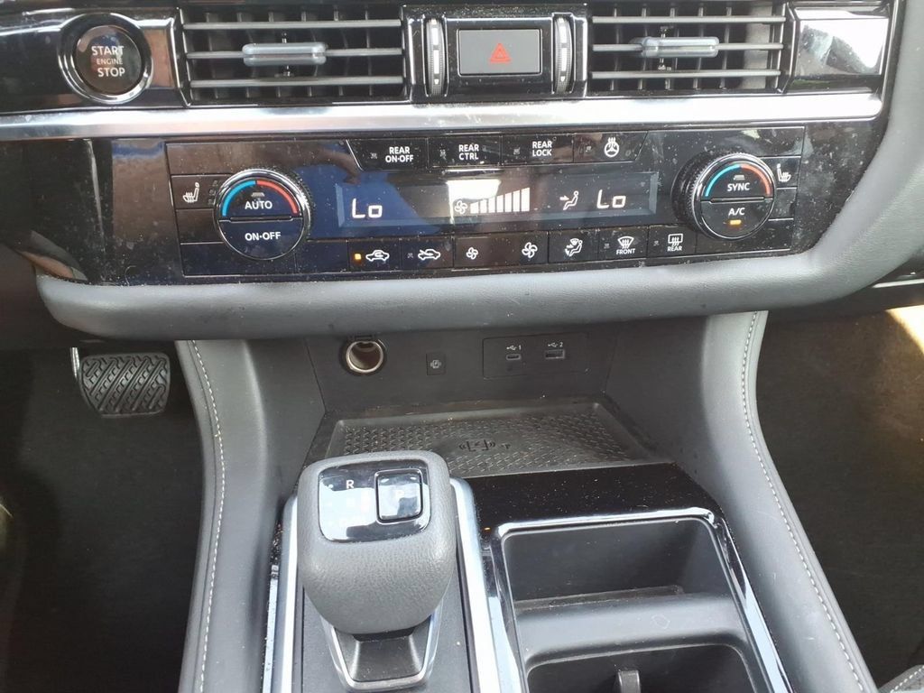 Used 2025 Nissan Pathfinder SL FWD image 21