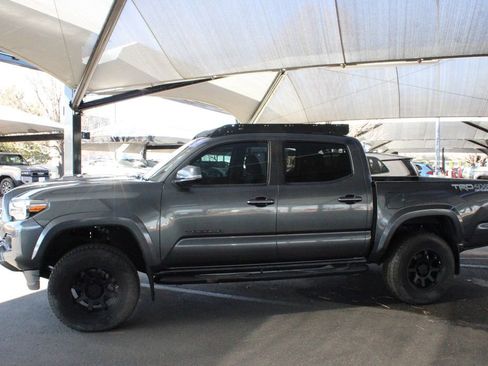 Used 2021 Toyota Tacoma TRD Sport w/ Technology Package image 11
