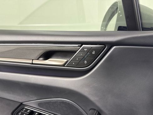 Certified 2025 Porsche Macan Turbo Electric AWD/4WD image 19