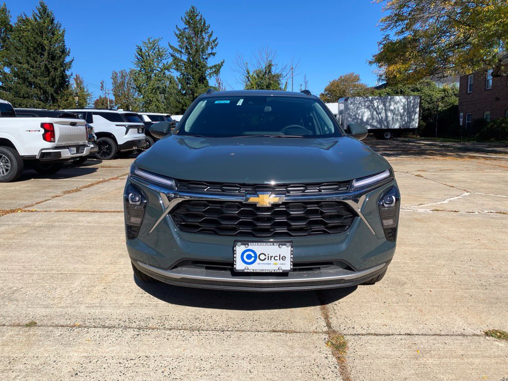 New 2026 Chevrolet Trax LT w/ LT Convenience Package FWD image 3