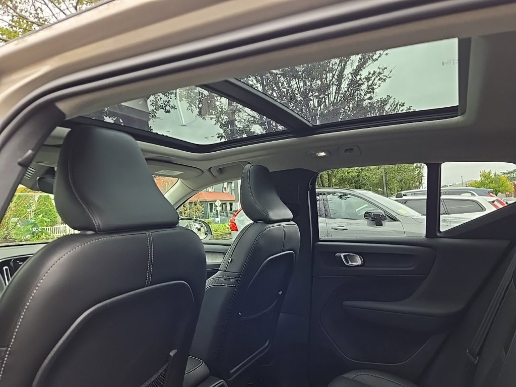 Certified 2024 Volvo XC40 B5 Plus w/ Climate Package AWD/4WD image 16