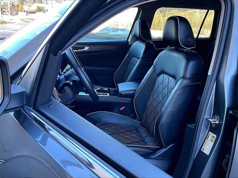 Used 2024 Volkswagen Atlas SEL Premium R-Line image 8