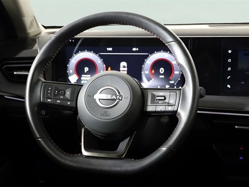 Used 2025 Nissan Kicks SR image 19