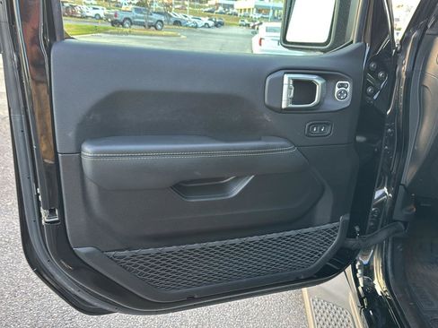 Used 2022 Jeep Gladiator Overland w/ Popular Equipment Package AWD/4WD image 14