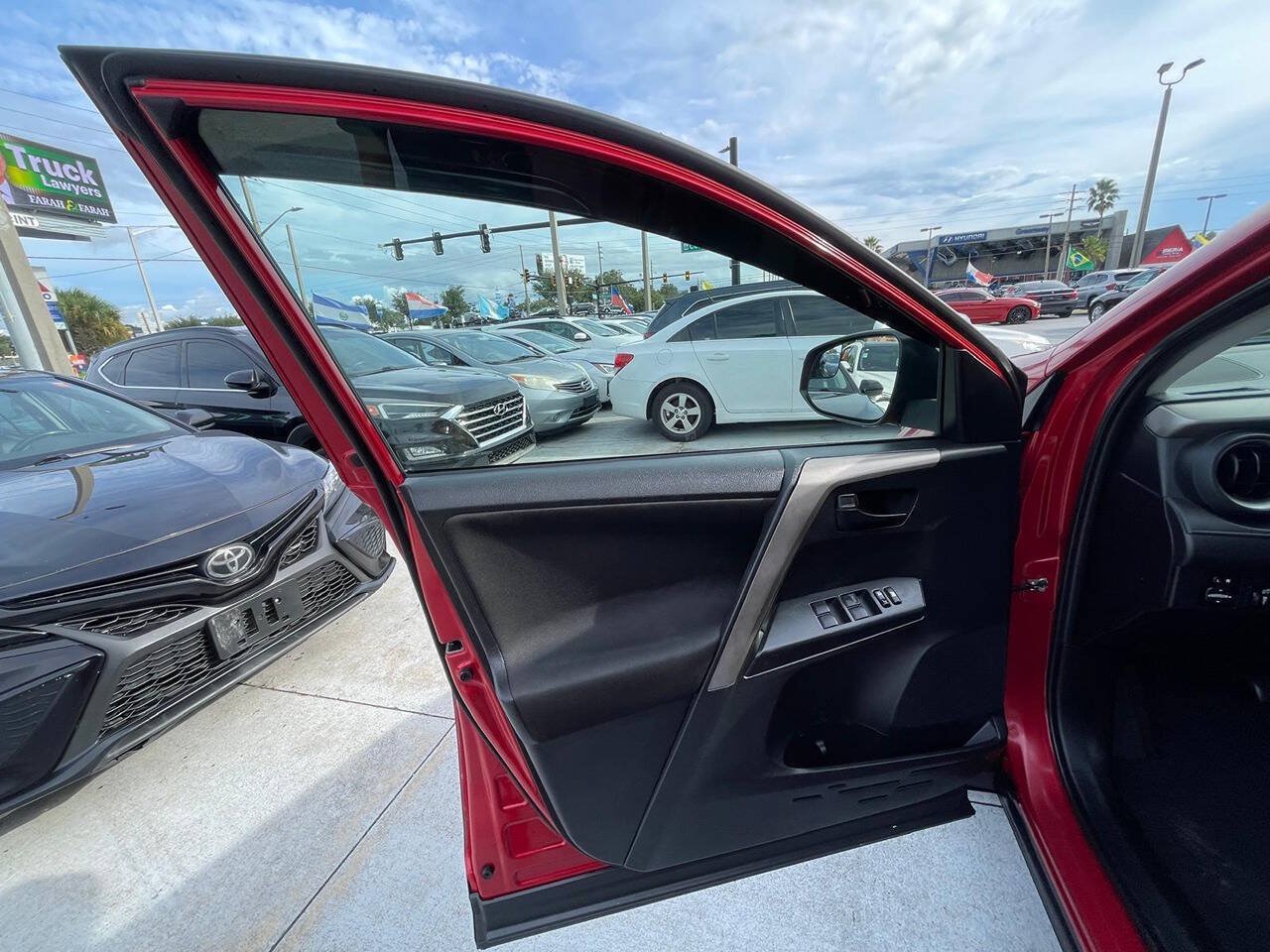 Used 2016 Toyota RAV4 LE FWD image 8