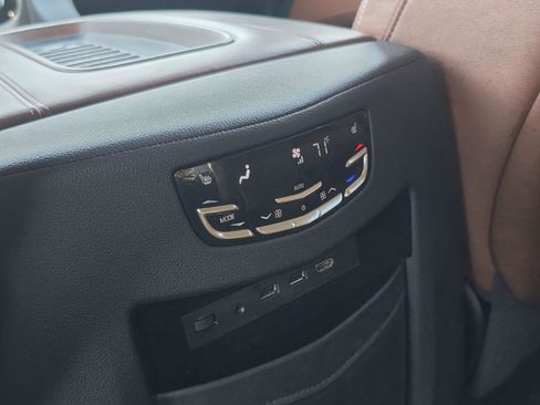 Used 2019 Cadillac Escalade Premium Luxury image 34