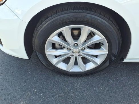 Used 2025 Chevrolet Malibu LT image 4