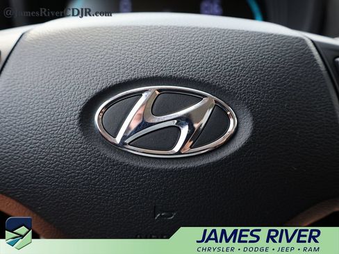Used 2025 Hyundai Venue SEL FWD image 29