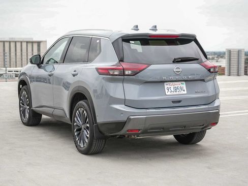Used 2025 Nissan Rogue SL w/ Tech Package AWD/4WD image 10