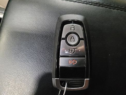 Used 2022 Ford Explorer XLT AWD/4WD image 32