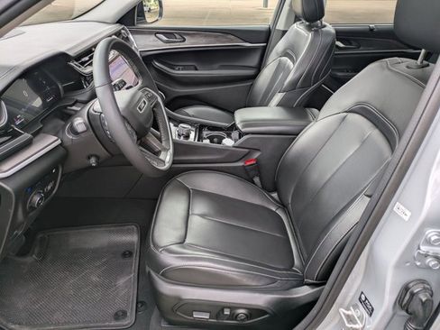 Used 2023 Jeep Grand Cherokee 4WD 4xe w/ Luxury Tech Group II image 16