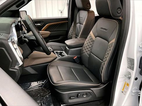 Used 2025 GMC Canyon Denali image 20