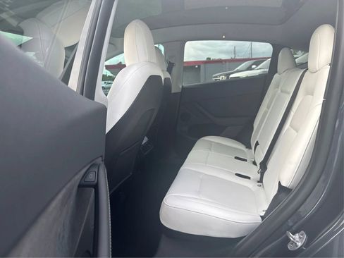 Used 2022 Tesla Model Y Long Range AWD/4WD image 10