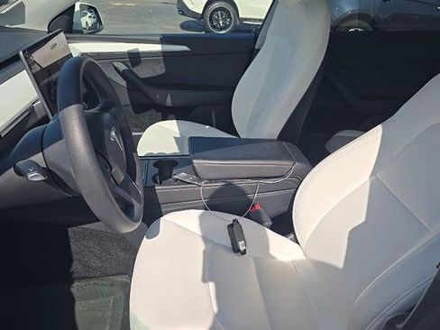Used 2023 Tesla Model Y AWD image 4