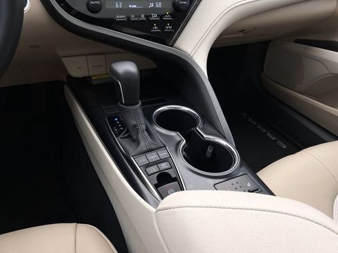 Used 2020 Toyota Camry XLE w/ Sunroof Package FWD image 23