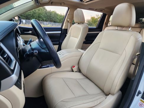 Used 2018 Toyota Highlander XLE image 23
