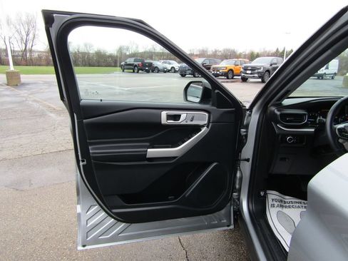 Used 2024 Ford Explorer XLT w/ Equipment Group 202A AWD/4WD image 25