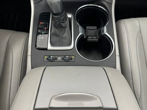 Used 2019 Toyota Highlander Limited Platinum AWD/4WD image 18