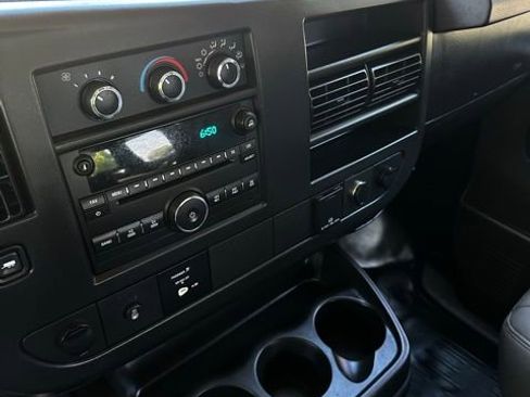 Used 2015 Chevrolet Express 2500 RWD image 30