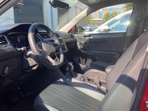 Certified 2023 Volkswagen Tiguan SE w/ Panoramic Sunroof Package AWD/4WD image 11