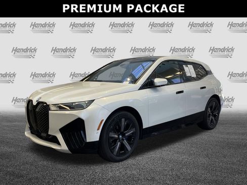 Used 2024 BMW iX xDrive50 w/ Premium Package AWD/4WD image 6