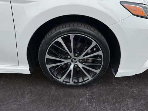 Used 2020 Toyota Camry SE w/ Carpet Mat Package FWD image 14