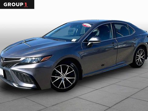 Certified 2024 Toyota Camry SE FWD image 1