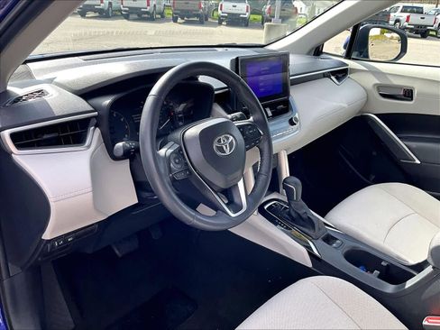 Used 2024 Toyota Corolla Cross LE image 8