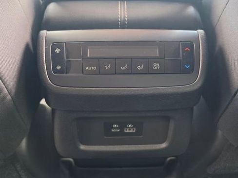 Used 2022 Nissan Pathfinder SV AWD/4WD image 13
