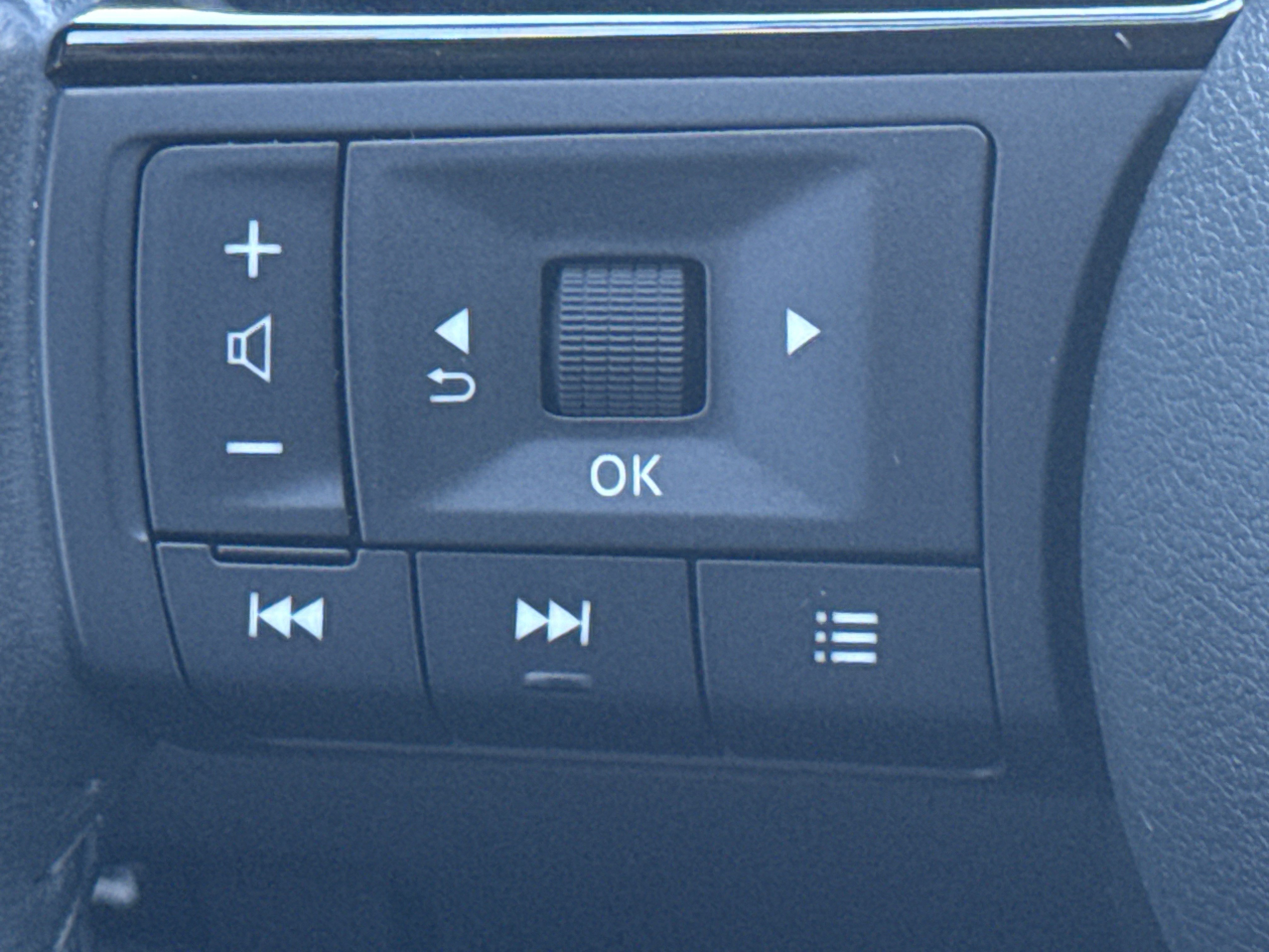 Used 2023 Nissan Rogue SV w/ SV Premium B Package FWD image 26