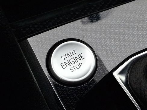 Used 2025 Volkswagen Taos SE image 23