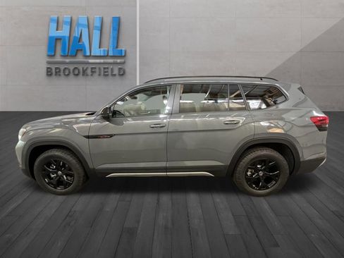 New 2026 Volkswagen Atlas Peak Edition AWD/4WD image 2