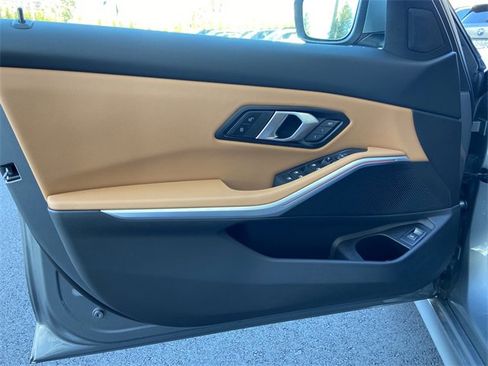 Used 2025 BMW 330i xDrive Sedan w/ M Sport Package image 28