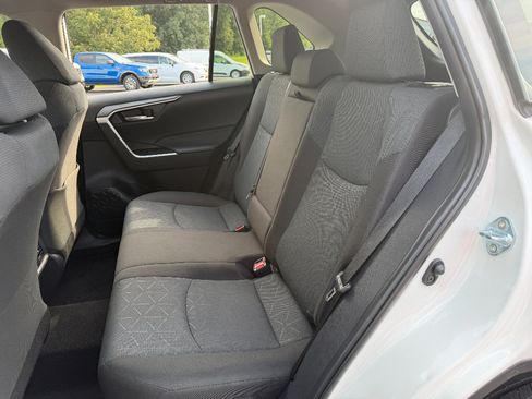 Used 2025 Toyota RAV4 XLE FWD image 18
