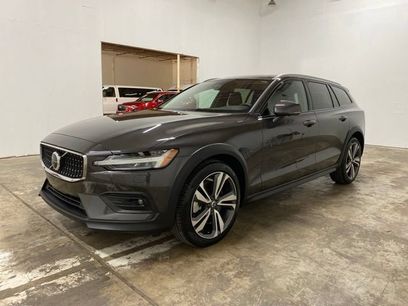 Used 2025 Volvo V60 B5 Cross Country Plus