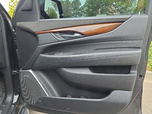 Used 2019 Cadillac Escalade ESV Premium Luxury AWD/4WD image 23