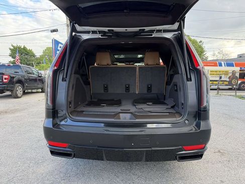 Used 2023 Cadillac Escalade ESV Sport w/ Touring Package AWD/4WD image 8