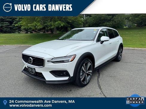 Certified 2024 Volvo V60 B5 Cross Country Plus image 2