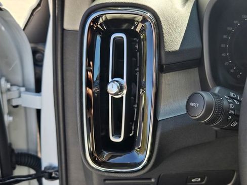 New 2026 Volvo XC40 B5 Core image 22