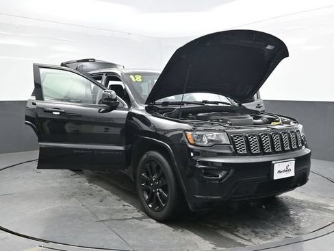Used 2018 Jeep Grand Cherokee Altitude AWD/4WD image 38