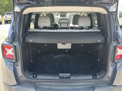 Used 2021 Jeep Renegade Latitude w/ Convenience Group FWD image 19