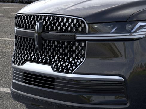 New 2026 Lincoln Navigator Premiere AWD/4WD image 17