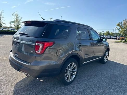 Used 2018 Ford Explorer XLT w/ Equipment Group 202A AWD/4WD image 7