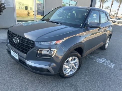 New 2026 Hyundai Venue SE image 2